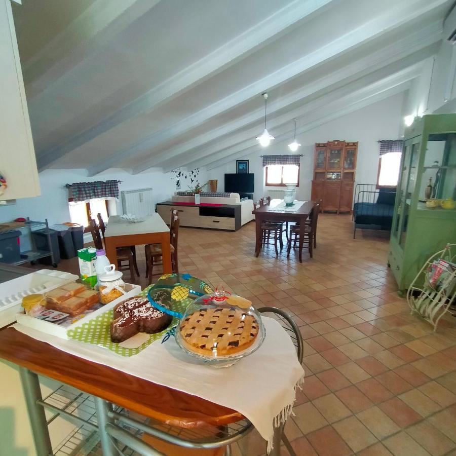 Mansarda Viti - Sguardo Su Frontone - Apartment Luaran gambar