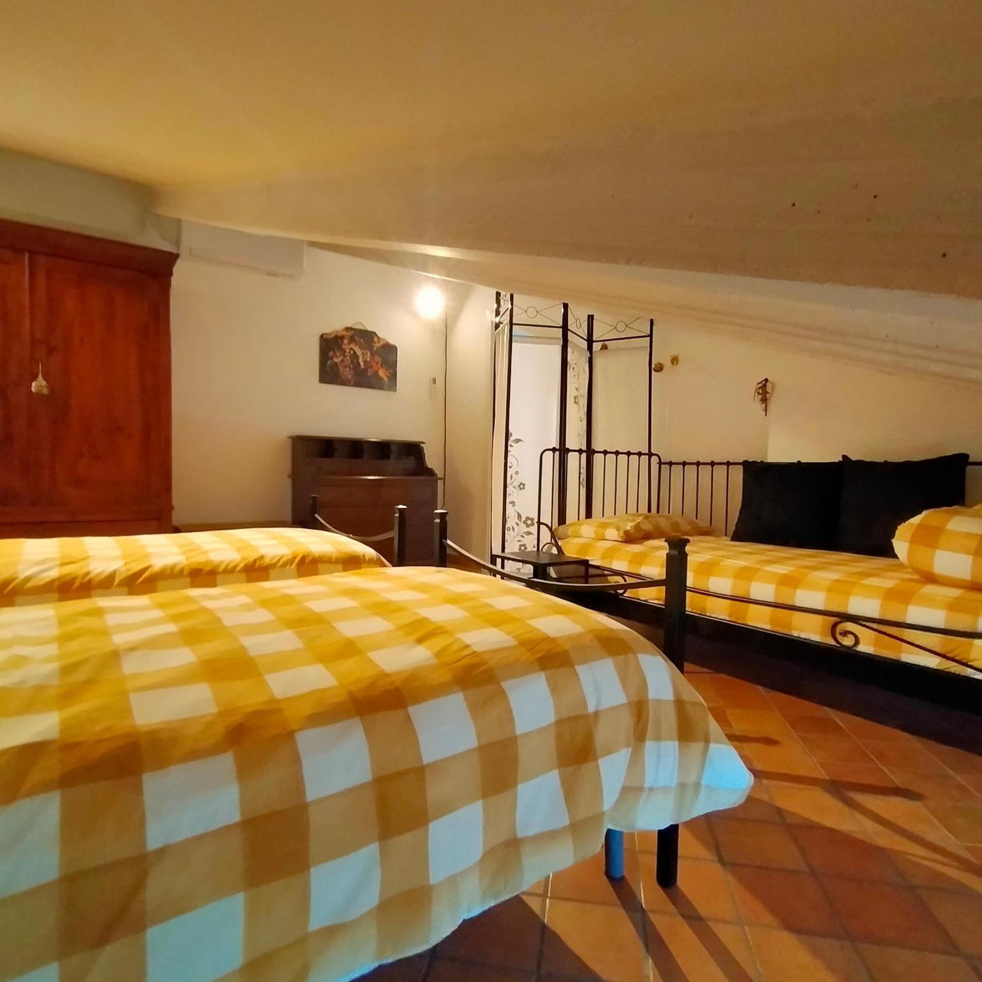 Mansarda Viti - Sguardo Su Frontone - Apartment Luaran gambar
