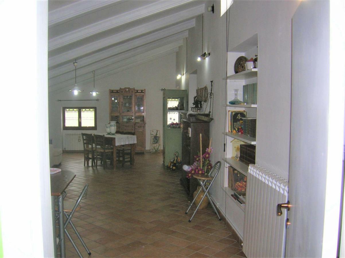 Mansarda Viti - Sguardo Su Frontone - Apartment Luaran gambar