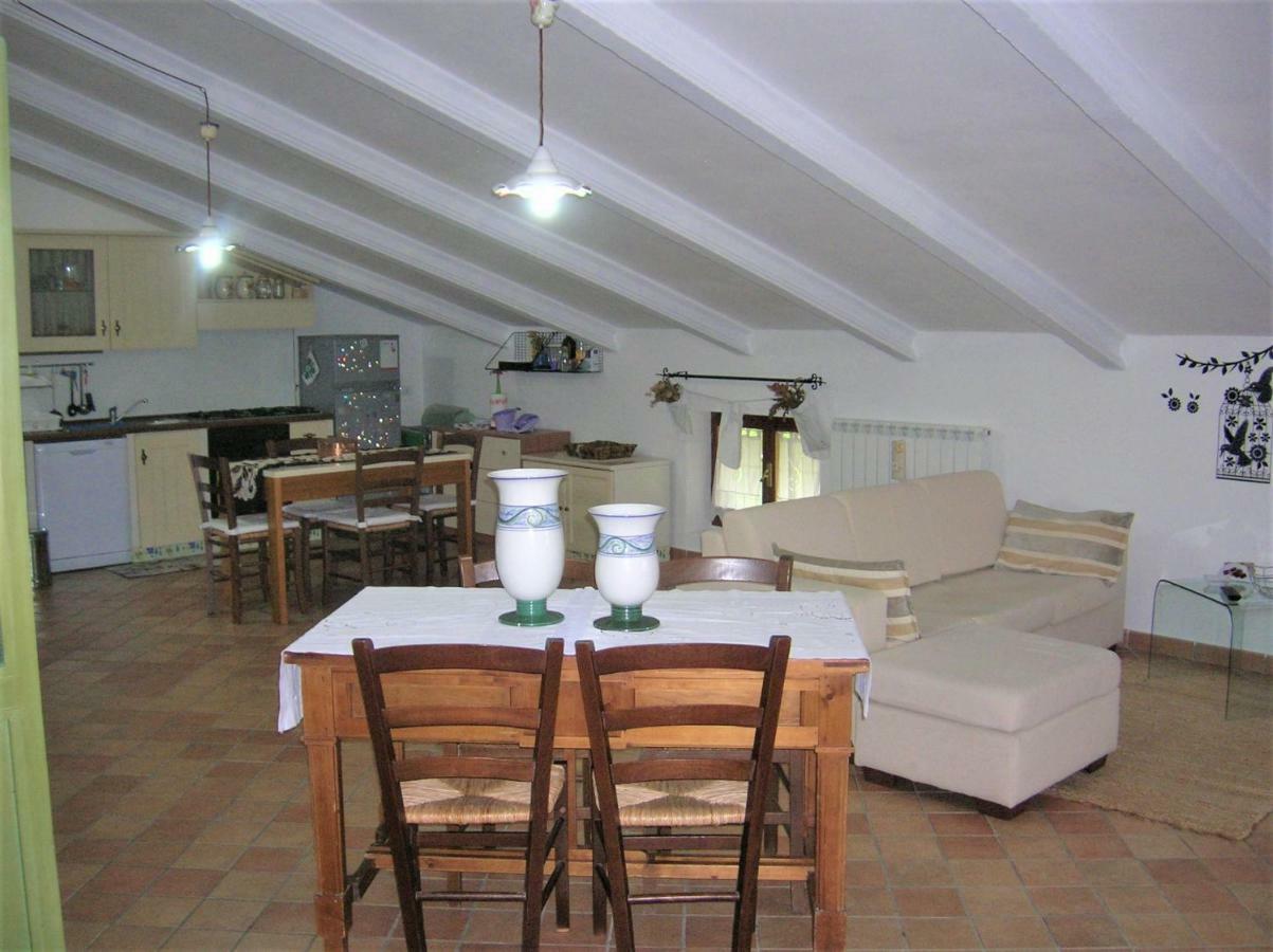 Mansarda Viti - Sguardo Su Frontone - Apartment Luaran gambar