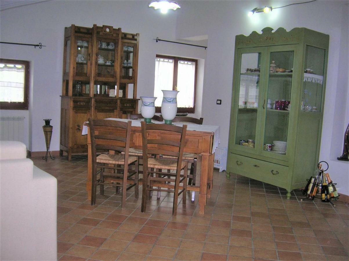 Mansarda Viti - Sguardo Su Frontone - Apartment Luaran gambar